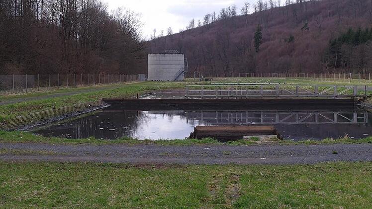 Als einzige größere Investition sei die Sanierung der Kläranlage geplant. In Teich Eins sickert Fremdwasser ein.