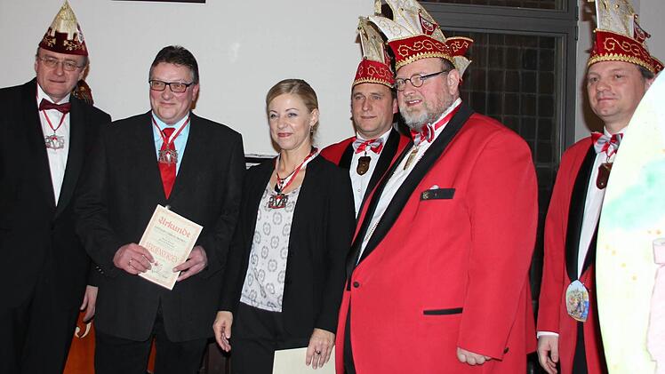 Nach den Ehrungen des Fastnachtsverbands Franken (von links): Wieland Beierkuhnlein, Thomas Porzelt, Silke Woletz-Bauer, Martin Panzer, Uli Böhm und Andreas Bauer.