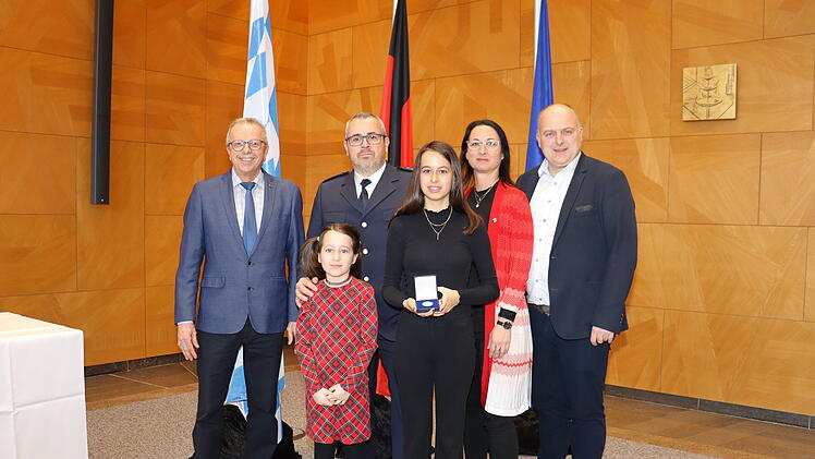 Bad Kissingen: Mit Urkunde und Medaille ausgezeichnet - Zwölfjährige rettet Kleinkind vor dem Ertrinken