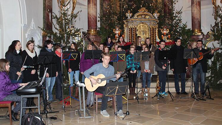 Die Jugendband bei der Probe in der Stadtsteinacher Kirche. Foto: Jürgen Gärtner