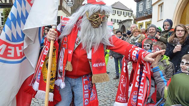 Fast schon allemannisch kam das FC-Bayern-Monster r&uuml;ber. Aber gef&uuml;rchtet hat sich niemand. Fotos: Rainer Lutz