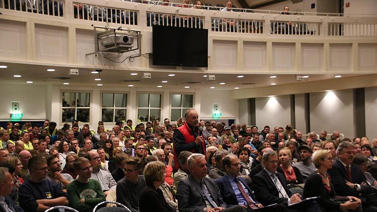 Heftig diskutiert wurde in der Kulmbacher Dr.-Stammberger-Halle.Foto: Jochen Nützel