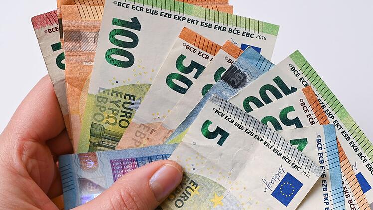 "Cash-Stuffing" gilt als neuer Internet-Hit: Mit diesem Trick soll man gezielt Geld sparen können