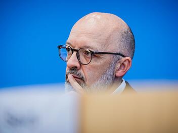 F&uuml;hrende Wirtschaftsinstitute stellen neue Konjunkturprognose vo