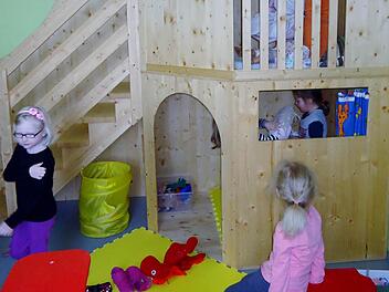 Die neuen Spielhäuser in der "Arche Noah" kommen bei den Kindern sehr gut an.  Foto: Johanna Eckert