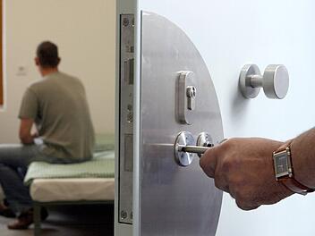 "Als ich nach Augsburg kam war ich auf der Suche nach einem Hotel" heißt es in der Google-Rezension. Symbolbild: Peter Endig/dpa