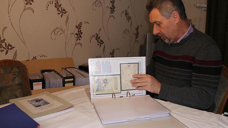 Erich Fries aus Großwenkheim hat eine große Leidenschaft. Seit 20 Jahren sammelt er Feldpost. Jetzt wird ein Teil davon ausgestellt. Fotos: Martina Straub
