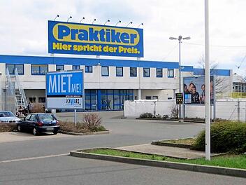 Der ehemalige Praktikermarkt in Herzogenaurach wird als Asylbewerberunterkunft nun nicht mehr benötigt. Der Landkreis baut alles wieder ab und hat die Verträge bereits gekündigt.  Foto: Richard Sänger