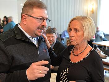Nähe zur CSU-Fraktion: Annerose Ackermann mit CSU-Stadtrat Michael Kalb   Fotos: Ronald Rinklef