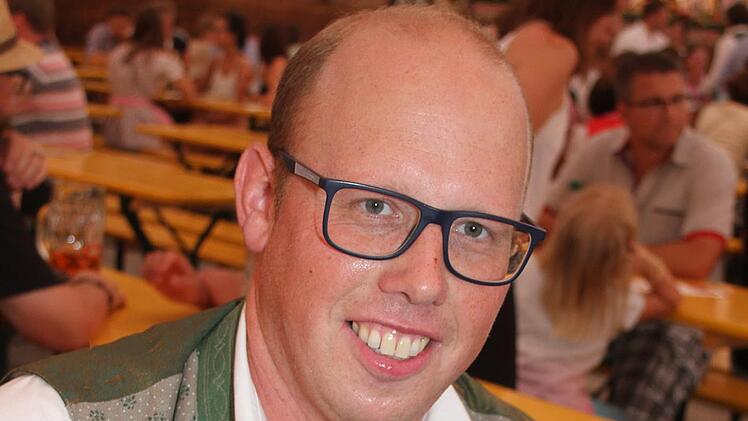 Nach dem Auftritt bleibt Michael Pöhlmann (36) selbstverständlich noch ein bisschen im Zelt. Foto: Sonny Adam