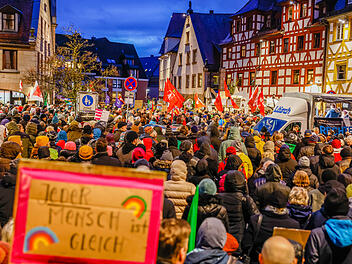 Demonstration gegen Rechts in Fürth: 6.000 Menschen ziehen durch die Stadt