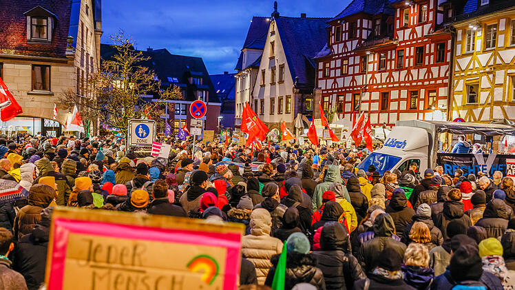 Demonstration gegen Rechts in Fürth: 6.000 Menschen ziehen durch die Stadt