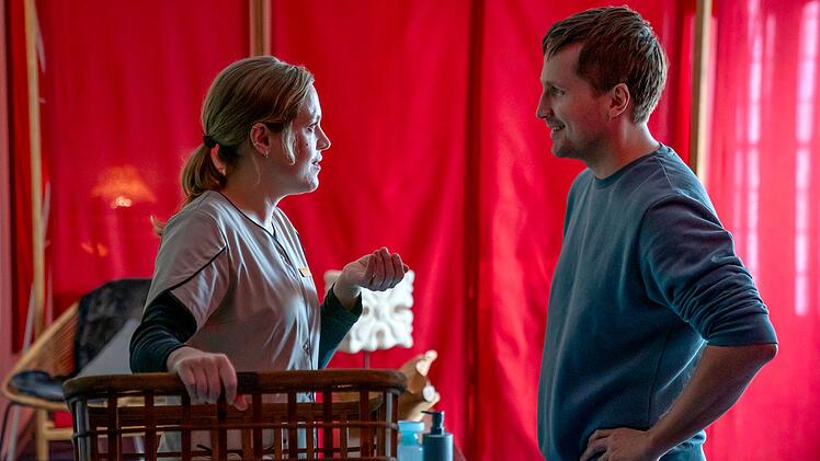 Welches Motiv hat die Stalkerin? Mandy (Anne Haug) verfolgt Physiotherapeut Martin Rabe (Lasse Myhr).