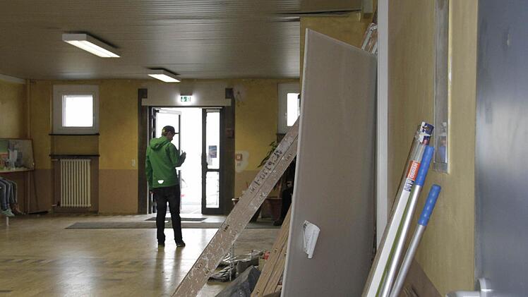 Im Foyer steht noch viel Handwerkszeug herum. Foto: Andreas Oswald