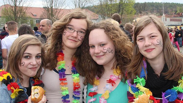 Kathleen, Natalie, Eva und Alina hatten sich für Sido besonders geschmückt.