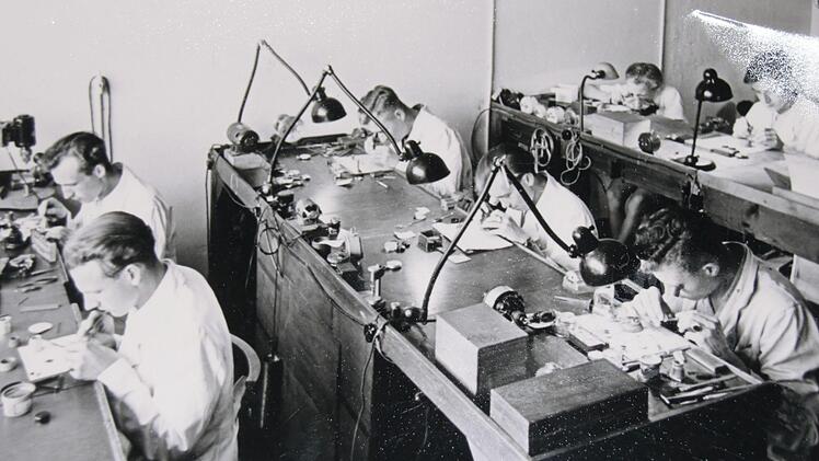 Zahlreiche Uhrmacher arbeiteten bereits 1949 für Lothar Lüdeke.