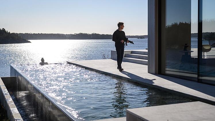 Johann Hellstr&ouml;m (Tobias Moretti) entdeckt ein Gewehr, das seine Frau versteckt hat. Welches Geheimnis verbirgt sie vor ihm?