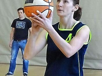 Die Nordhalbenerin Ina Krug, hier beim Freiwurf, war Topscorerin der Bezirksliga.  Foto: Norbert Neugebauer