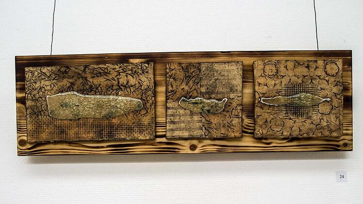 Ausstellung der Coburger Sommerakademie im Kunstverein: Sabine Dwinger "Keramische Flachen auf Holz"Foto: Jochen Berger