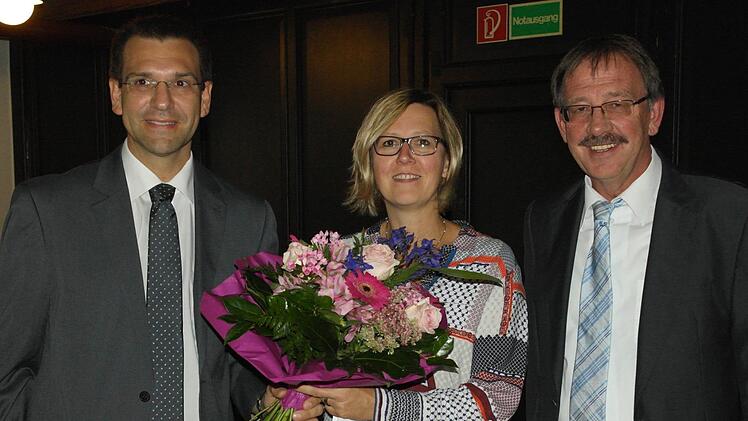 Schulrat Michael Hack, Rektorin Anja Buchdrucker und Bürgermeister Stefan Schaffranek (von links).