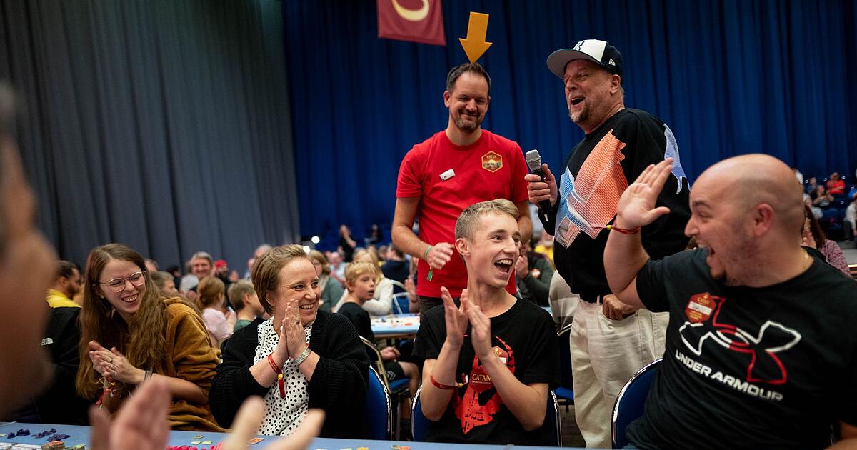 Catan-Fans-knacken-Weltrekord-in-Essener-Grugahalle
