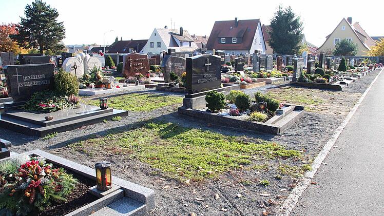 Im Gräberfeld tun sich immer mehr Lücken auf. Foto: Andreas Dorsch
