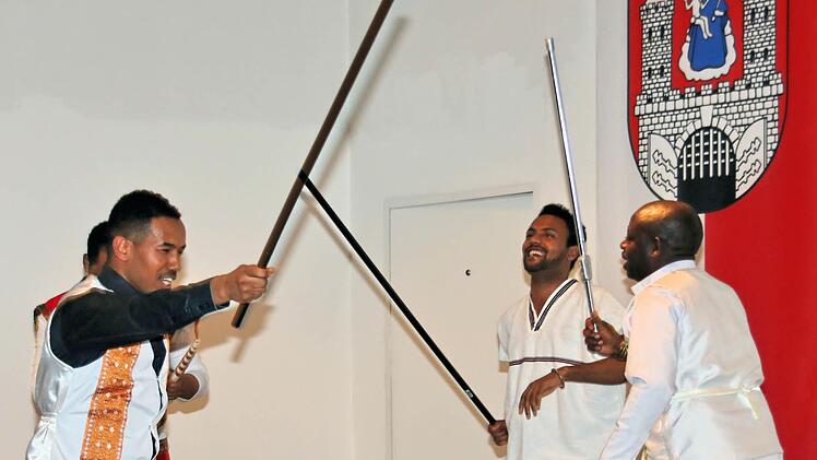 Bewohner der Gemeinschaftsunterkunft stellten sich in der Alten Aula vor.  Foto: Dieter Britz