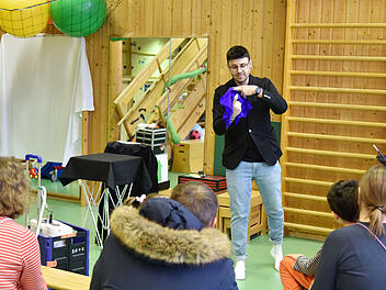 Erlangen: Zauberkünstler sorgt für "magische Momente" in Kinderklinik - "ist mir wichtig" Erlangen: Zauberkünstler sorgt für "magische Momente" in Kinderklinik - "ist mir wichtig"