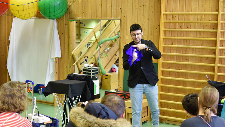 Erlangen: Zauberkünstler sorgt für "magische Momente" in Kinderklinik - "ist mir wichtig"