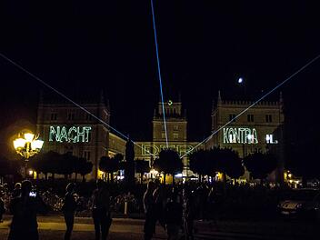 "Nacht der Kontraste": Lichtspiele zauberten das Motto der Coburger Museumsnacht auf die Fassade von Schloss EhrenburgFoto: Jochen Berger