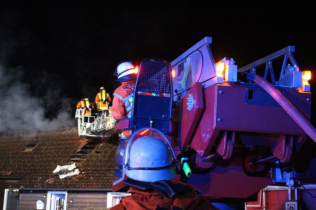 Anbau geht in Flammen auf