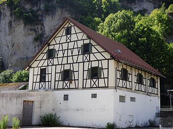 In die historische "Magerscheune" in Pottenstein, früheres KZ-Außenlager von Flossenbürg,  soll nach 2020 die Geschäftsstelle des Naturparkvereins einziehen. Foto: Thomas Weichert