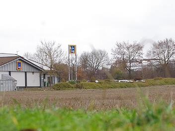Die Bauplanung für den Rewe-Markt in Kronach neben dem Aldi-Gelände fand die Zustimmung des Stadtrates. Foto: Marco Meißner