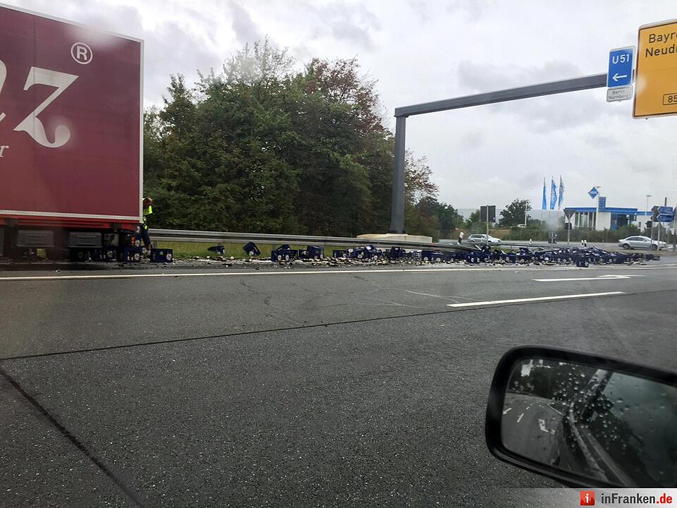 Bierlaster verliert 200 Kästen bei Kulmbach