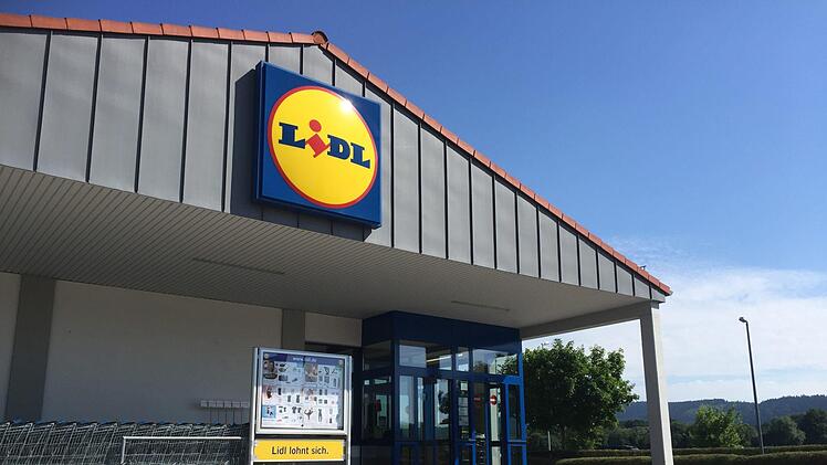 Der Lidl in Stockheim wurde Samstagabend von einem 30 bis 40 Jahre altem Mann überfallen. Foto: Alexander Löffler