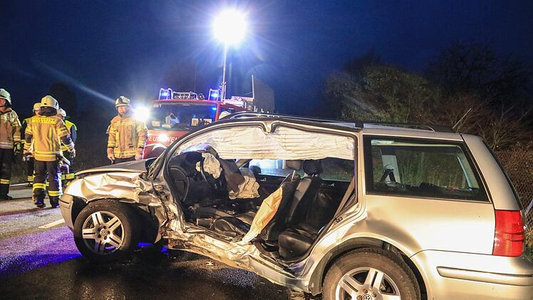 Im Strullendorfer Ortsteil Leesten wurden am Montag zwei Menschen bei einem Unfall eingeklemmt. Foto: News5/Merzbach