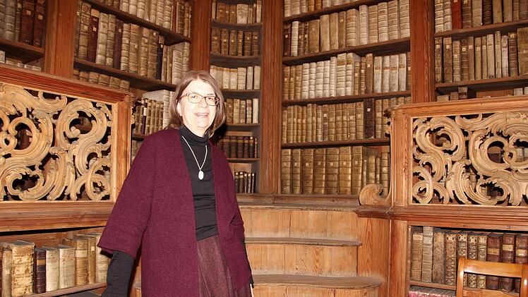 Im Reich der Bücher, die Jahrhunderte überdauert haben: Prof. Dr. Bettina Wagner im Antiquariat der Staatsbibliothek Bamberg. Diana Fuchs