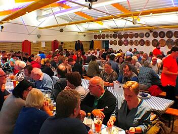 In Großheirath wird vom 4. bis zum 7. Oktober Kirchweih gefeiert. Höhepunkt ist die Party am Samstagabend. Fotos: Privat