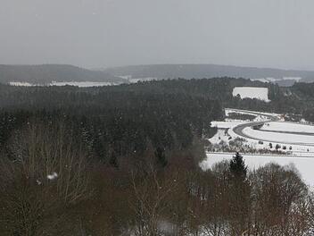 Bei Eisfeld ist der ehemalige Grenzstreifen nicht zu erkennen, der jetzt zu einem Grünen Band durch ganz Europa werden soll. Fotos: Thomas Heuchling