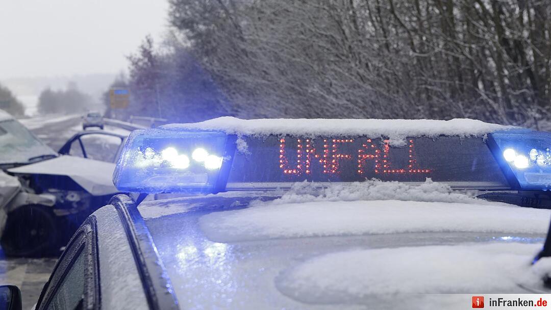 Starker Schneefall: Fünf Schwerverletzte nach Überholvorgang