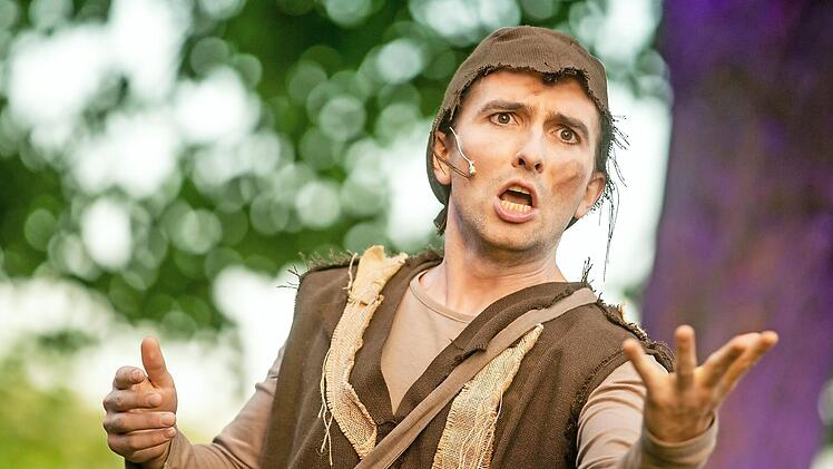 Tom Ohnerastals Sosias in "Amphitryon". Zum Abschluss der Saison ist er dann am Sonntag auch in "Dinner for Chef" mit Stefan Haufe zu sehen. Foto: Frank Wunderatsch