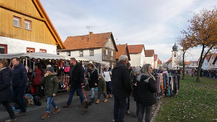 Gut besucht war der diesjährige Advents- und Weihnachtsmarkt Langenleiten. Foto:  Marion Eckert