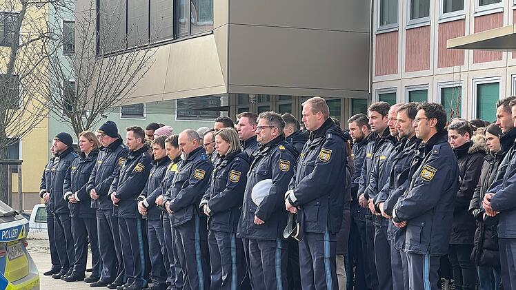 Fränkische Polizei trauert um toten Polizisten - Schweigeminute in ganz Bayern