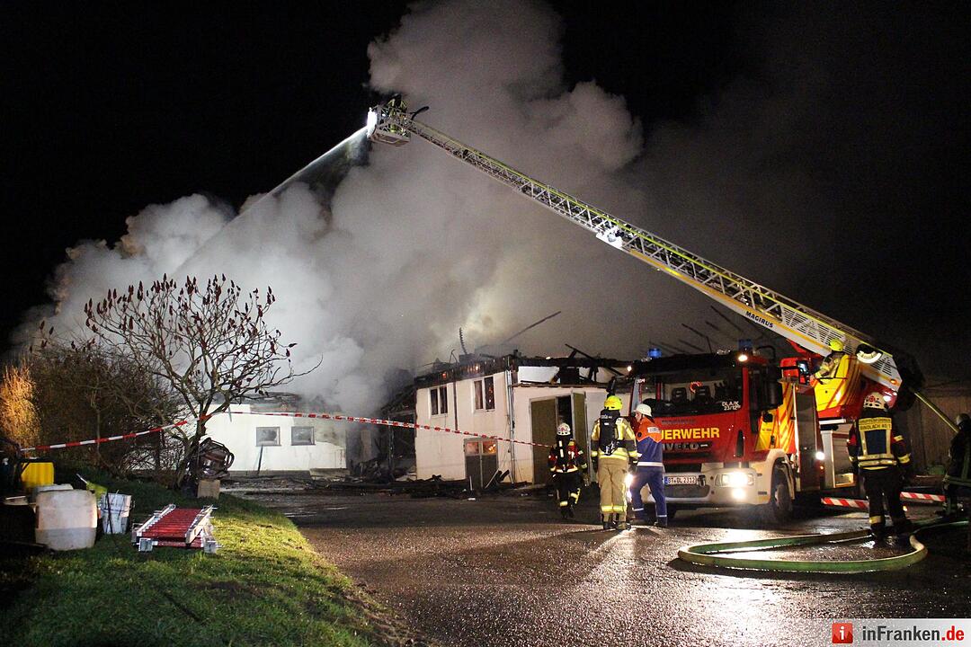 Rund  1.000 Schweine verenden bei Stallungsbrand in Bindlach