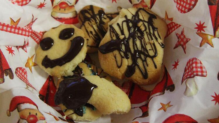 Jedes Kind fertigte seinen eigenen Plätzchenteller