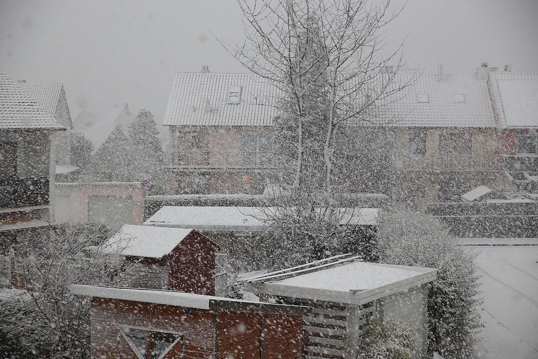 Wintereinbruch in Franken: Blitzeis und Schnee