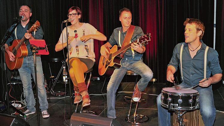 Die Band "Famos" mit (von links) Stephan "Leslie" Schmitt, Conny Morath, Tommy Kraft und Basti Landsleitner gibt am 9. November ein Konzert in der Rathaushalle.Ulrike Langer