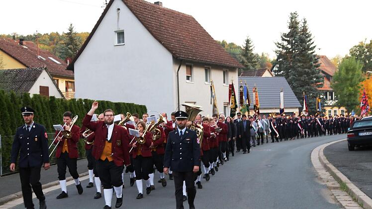 Auf dem Weg zum Zapfenstreich Foto: Franz Galste