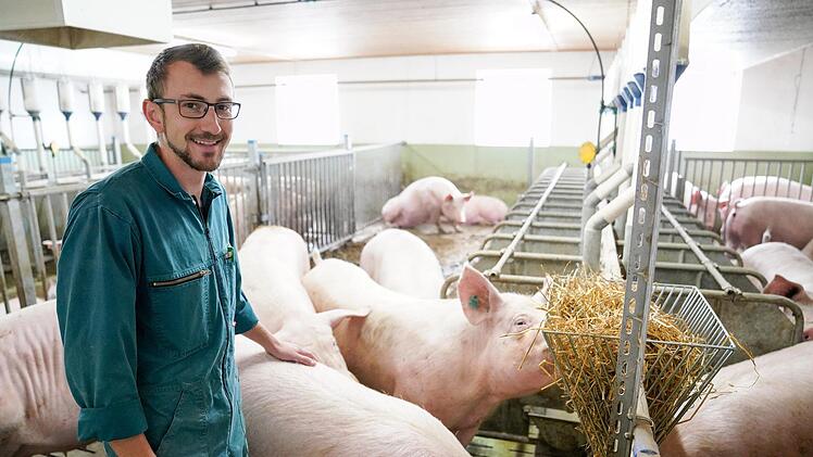 Wer wie Johannes Dörfler auf einem Bauernhof aufgewachsen ist,  sieht es so: Tiere sind Lebewesen und sie liefern Nahrungsmittel.Adriane Lochner
