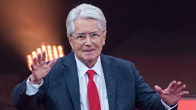 Showerfinder Frank Elstner findet es gut, dass "Wetten, dass..?" k&uuml;nftig von Bill und Tom Kaulitz moderiert wird.